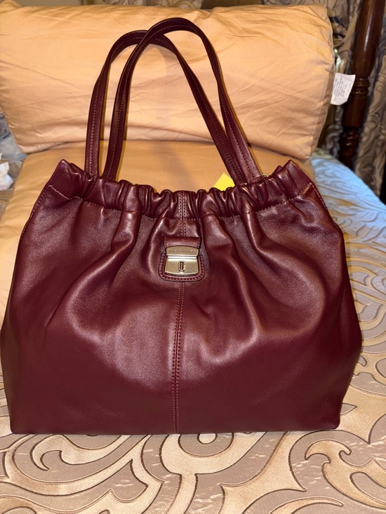 Marc Jacobs Handbags - Marc Jacobs THE CRISTINA TOTE Dark Plum Leather NWY